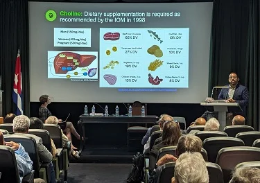 Dr. Ramon Velazquez presenting on correlations between diet and cognitive aging